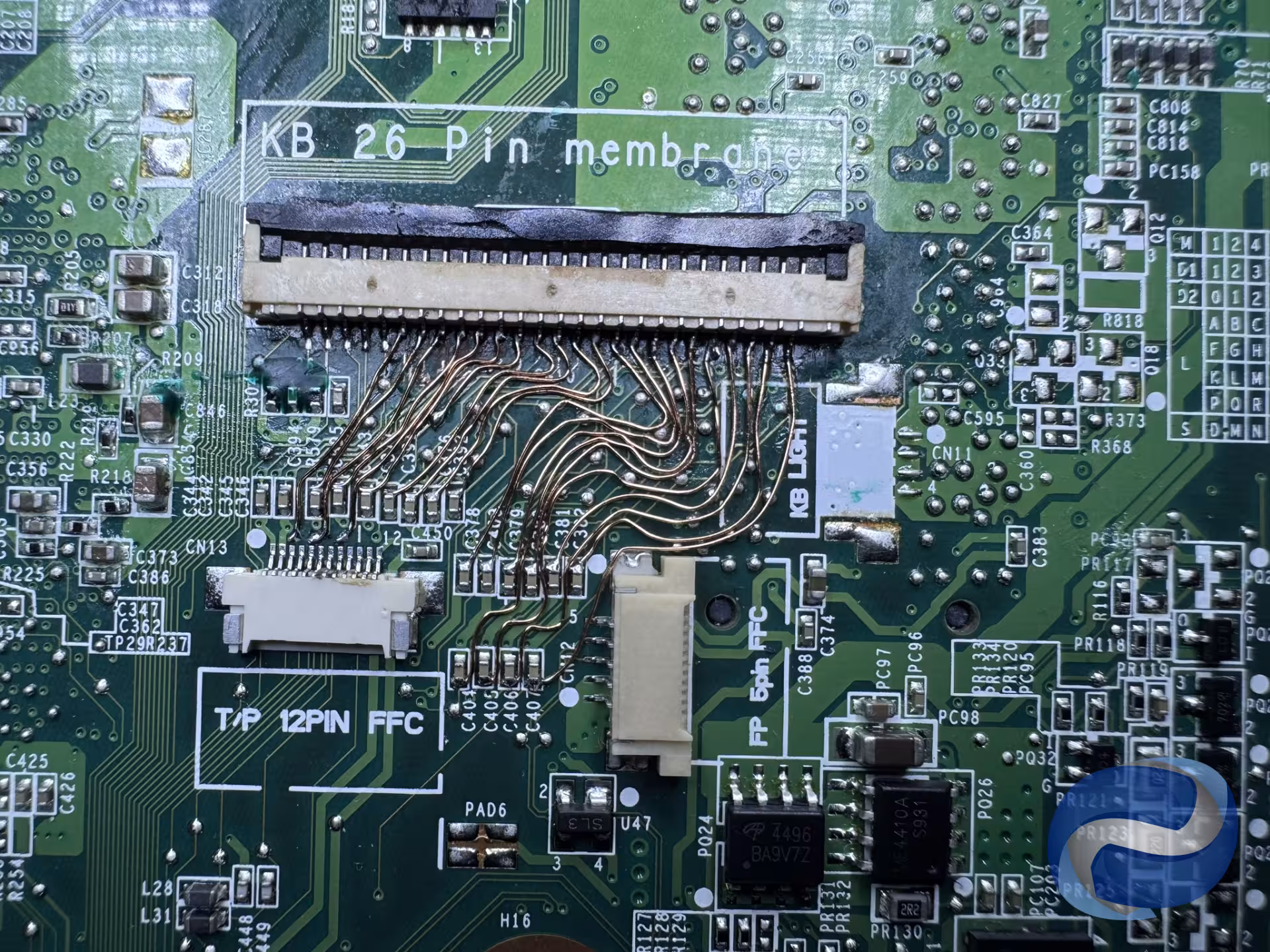 Conector FPC Teclado de un HP Arrancado. Se ha solucionado con Puentes.