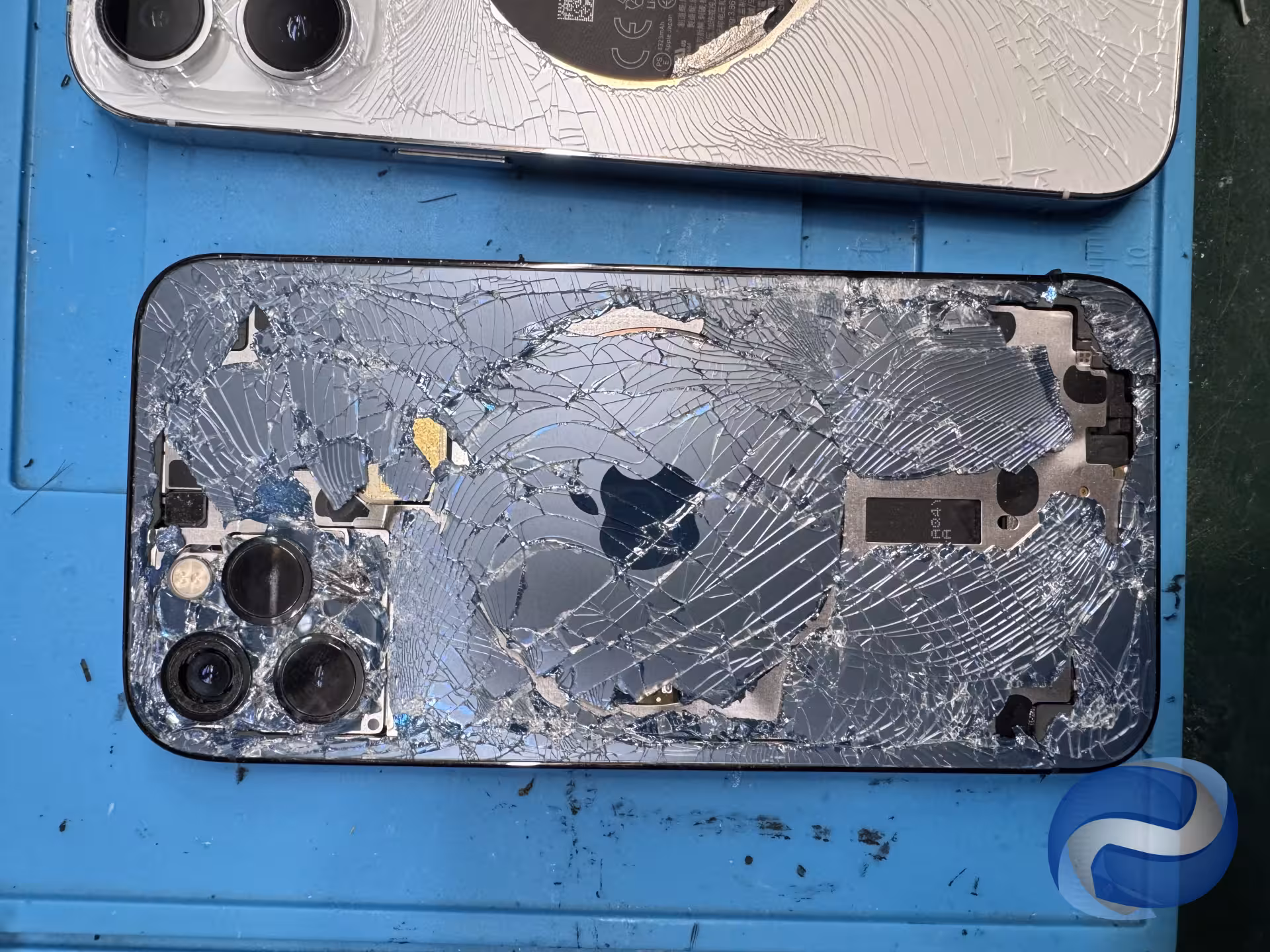 iPhone 12 Pro cristal trasero roto